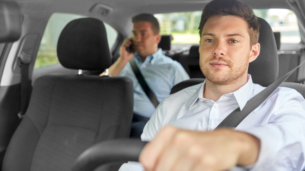 best way to travel to Gatwick Airport